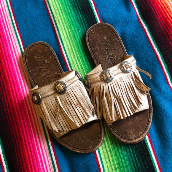 Matisse Shoes - Fringe Matisse Concho Slides